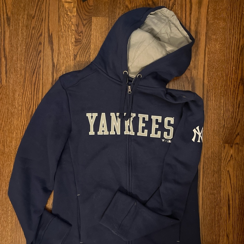 Yankees Men’s Navy Zip Up Hoodie